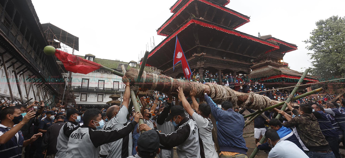 वसन्तपुरमा इन्द्रध्वजा ठड्याइयो (फोटो फिचर)