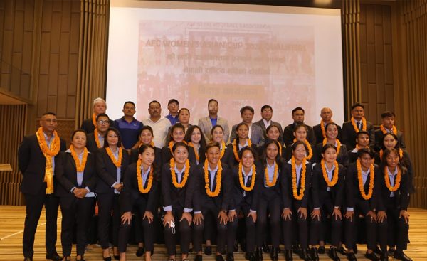 राष्ट्रिय महिला फुटबल टोली नेपाल फर्कँदै