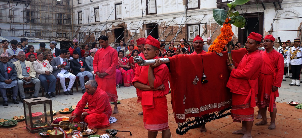 आज घर-घरमा शुभसाइतको प्रतीक फूलपाती भित्र्याइँदै