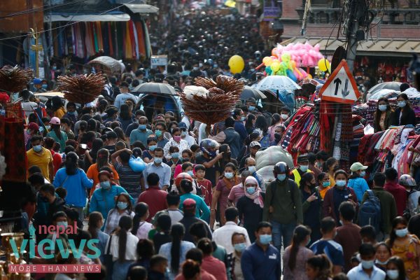 तस्वीरमा दशैँको किनमेल गर्नेको घुइँचो