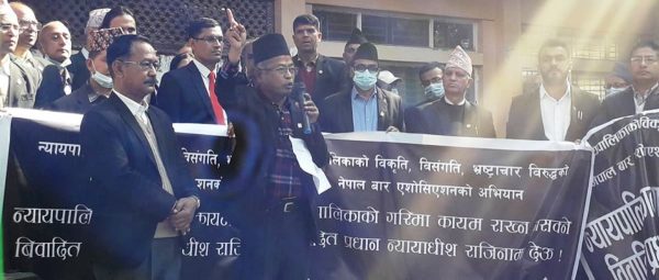 नेपाल बार र सर्वोच्च बारका अध्यक्ष भन्छन्, ‘बिचौलियाको नाइकेसँग वार्ता हुँदैन’