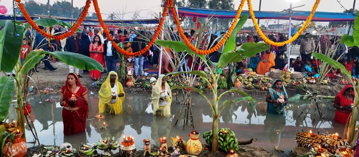 उदाउँदो सूर्यलाई अर्घ्य दिँदै छठ पर्व सम्पन्न (फोटो फिचर)