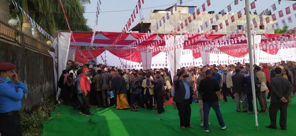 एमालेमै रहेका माधव नेपाल समूहका नेता निर्वाचनको पक्षमा