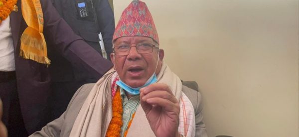 सर्वोच्चको विवाद समाधानका लागि प्रधानमन्त्रीसँग छलफल भएको छ : माधव नेपाल