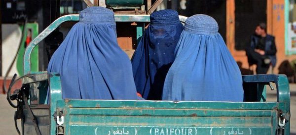 अफगानिस्तानमा महिलाले ७२ किलोमिटरभन्दा टाढा एक्लै हिंड्न नपाउने