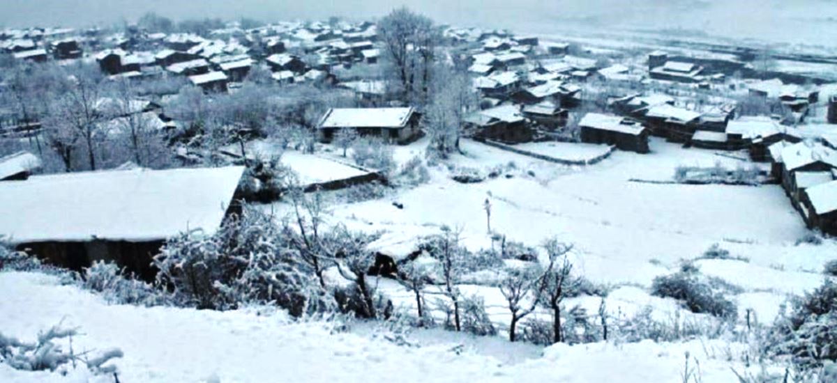 सिमकोटमा चार फिटसम्म हिउँ पर्‍यो