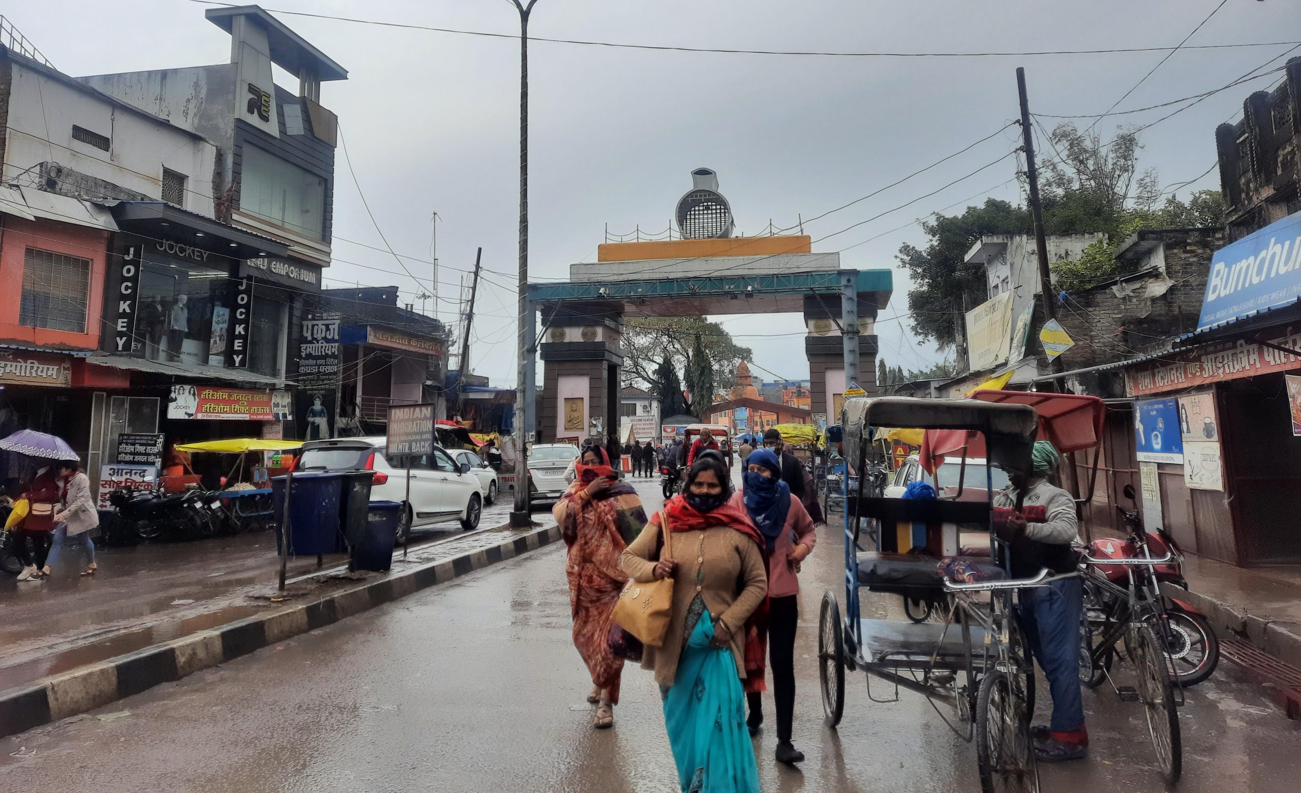 न पर्याप्त जनशक्ति न होल्डिङ सेन्टर, नाकाका स्वास्थ्यकर्मी नै संक्रमित