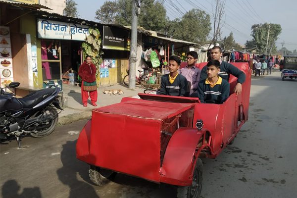 धनगढीका चार विद्यार्थीले बनाए कार
