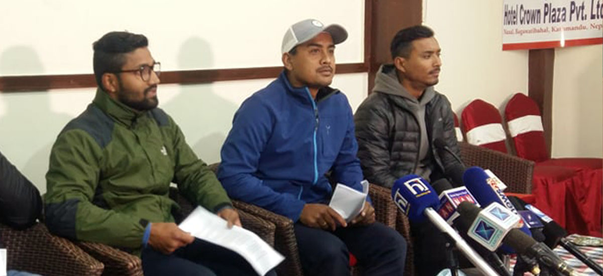 कारबाहीमा परेका चार खेलाडी भन्छन् : ब्याट र बल छाड्ने अवस्था नआओस्