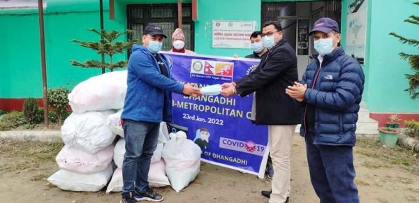 धनगढी उपमहानगरपालिकालाई ३० हजार थान सर्जिकल मास्क हस्तान्तरण