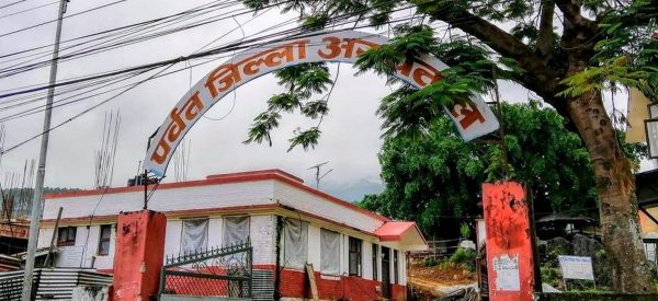 पर्वत अस्पतालमा आकस्मिक बाहेकका सेवा बन्द