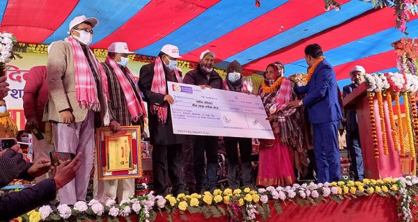 बलिदानी दिवसमा ५९ शहीद परिवारलाई जनही ३ लाख प्रदान