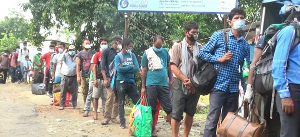 कैलालीमा सीमामै कोरोना परीक्षण र खोप