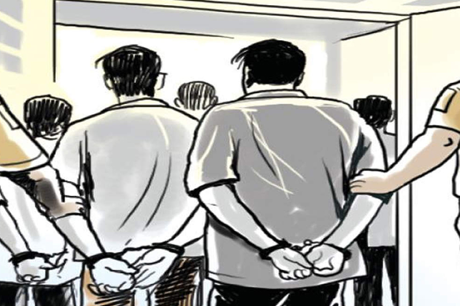 खैरो हेरोइन ल्याउने र लिन बसेका युवा पक्राउ