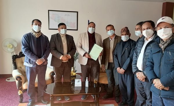 शिक्षक अस्पतालका लागि चितवन उपयुक्त हुने समितिको ठहर