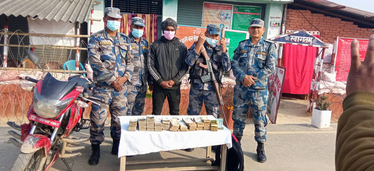 धनुषामा स्रोत नखुलेको ३८ लाख रुपैयाँसहित २३ वर्षीय युवक पक्राउ