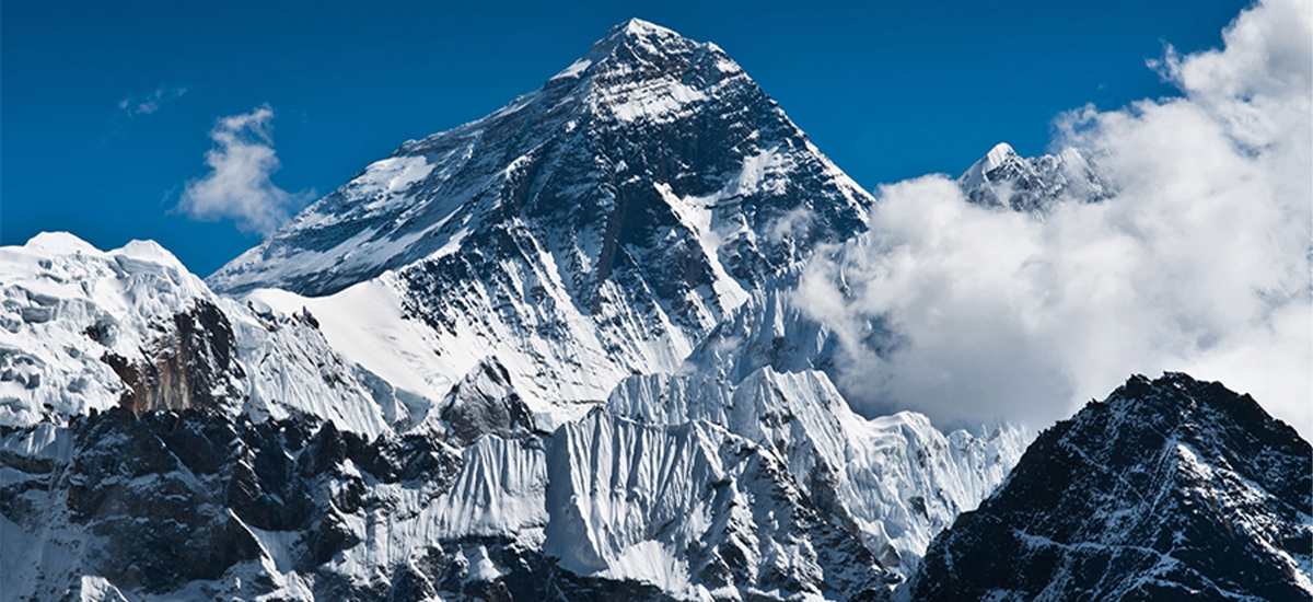 सगरमाथाः तीन कविता