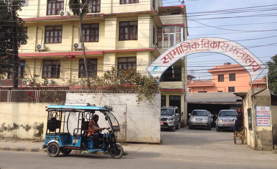 प्रदेश १ : कोरोना संक्रमणदर युवा समूहमा उच्च, बालबालिका र वृद्धवृद्धा नै बढी सुरक्षित