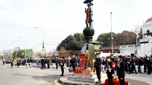 राष्ट्रपति भण्डारीले गरिन् पृथ्वीनारायणको शालिकमा माल्यार्पण