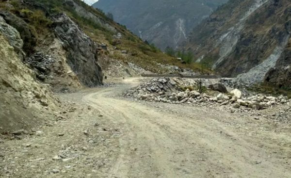वर्षा र बाढीका कारण १९ राजमार्ग अवरुद्ध, १४  सडक खण्ड एकतर्फी संचालन