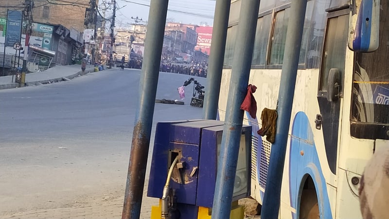 कलंकीमा बम फेला, डिस्पोजल टोलीले निष्क्रिय गर्दै