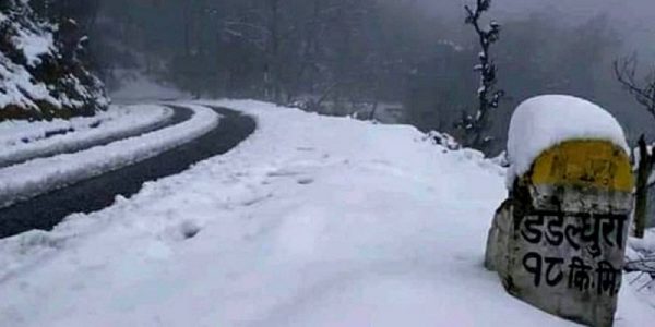 बाक्लो हिमपातले भीमदत्त राजमार्ग अवरुद्ध