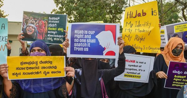 हिजाब लगाउने विवादमा कलेजभित्र हिन्दू-मुस्लिम विवाद, अदालतमा बहस