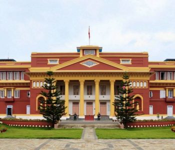 राष्ट्रपतिलाई महाराज, महारानीको जस्तो तामझामबाट बाहिर निकाल