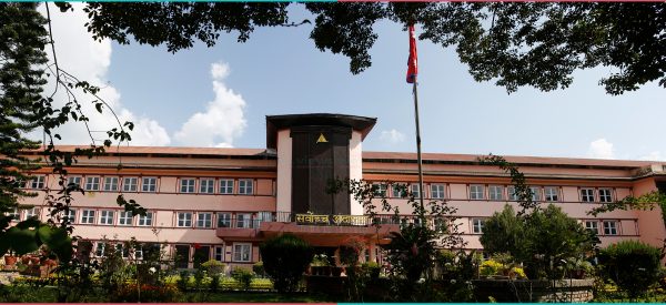 प्रहरीमा ३० वर्षे सेवाहद कार्यान्वयन नगर्ने सर्वोच्चको आदेशविरुद्ध सरकारको भ्याकेट
