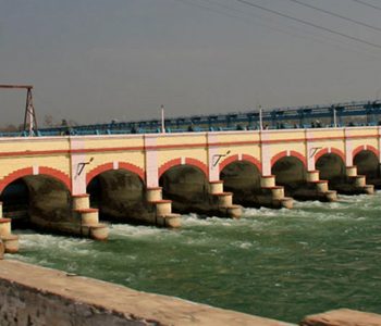 महाकालीमा पानीको बहाब बढ्यो, चारपाङ्ग्रे सवारीसाधन आवतजावतमा रोक