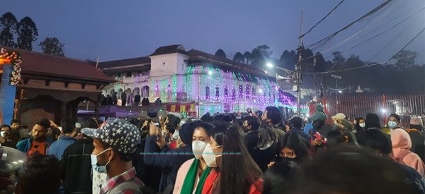 आज महाशिवरात्रि, पशुपतिनाथमा बिहानैदेखि दर्शनार्थीको भीड