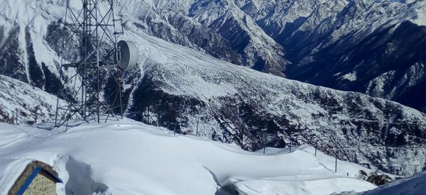 सोलुको हिमपातले तीन दिनदेखि सिद्धिचरण राजमार्ग अवरुद्ध