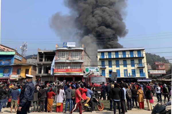 दमौलीको आगलागी साढे तीन घण्टापछि नियन्त्रणमा