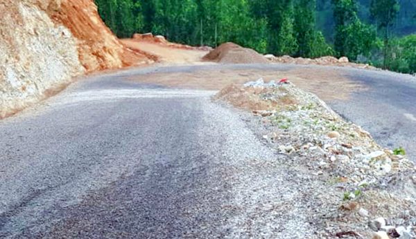 मध्यपहाडी लोकमार्ग : समस्याग्रस्त बोक्सेमा ढलान, अन्यमा धमाधम काम