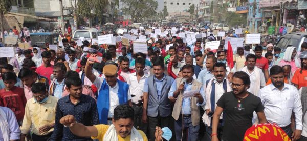 सीडीओ र एसपीको राजीनामा माग्दै रौतहटमा एमालेको प्रदर्शन