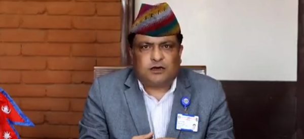 गुट्खा चपाउँदै स्वास्थ्य सचिवले ‘अम्मल नगरौँ’ भनेपछि…