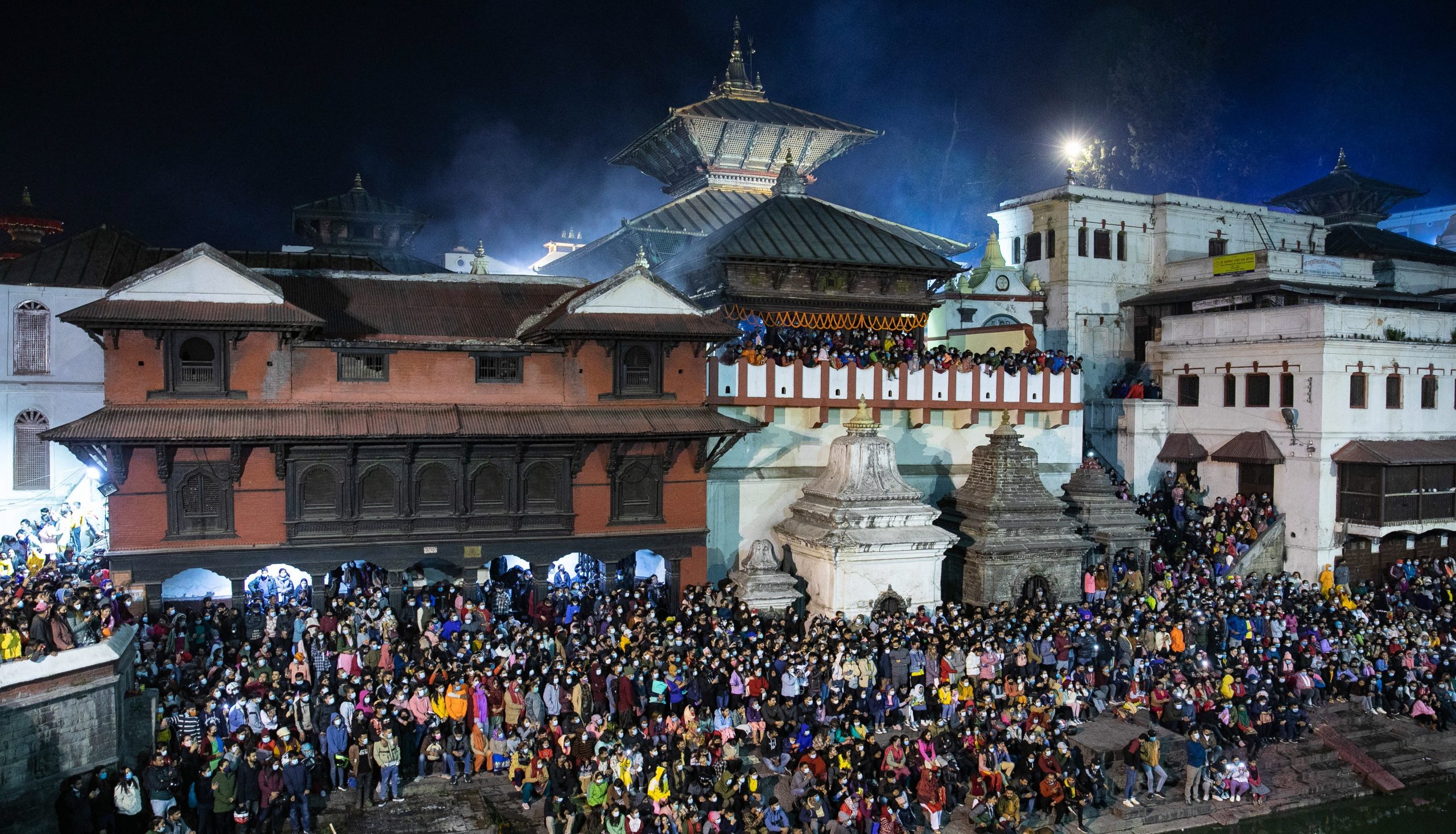 यस्तो देखियो दुई वर्षपछि पशुपतिमा शिवरात्रिको रौनक (फोटोसहित)