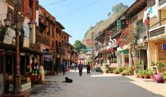 ‘पहाडकी रानी’ नामले परिचित बन्दीपुरमा आन्तरिक पर्यटकको घुइँचो