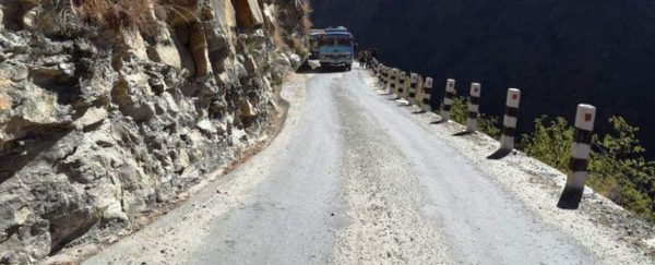 चार दिनदेखि अवरुद्ध कर्णाली राजमार्ग खुल्यो