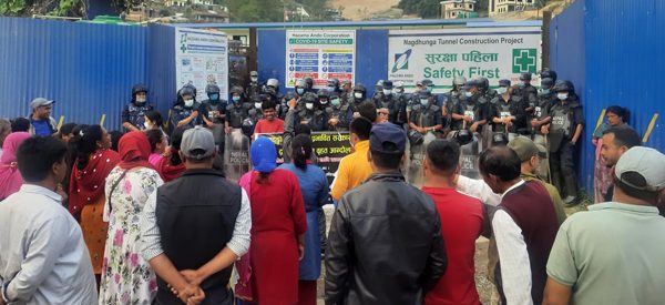 दहचोक-सुरुङमार्ग आयोजनापीडितको आन्दोलन, कार्यालय तोडफोड
