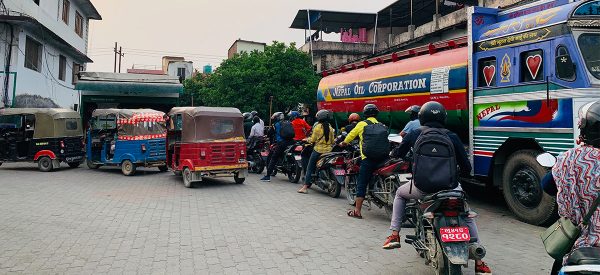 हेटौंडामा पेट्रोलियम पदार्थको लोड अनलोड ठप्प, पेट्रोल पम्पमा भीड बढ्यो