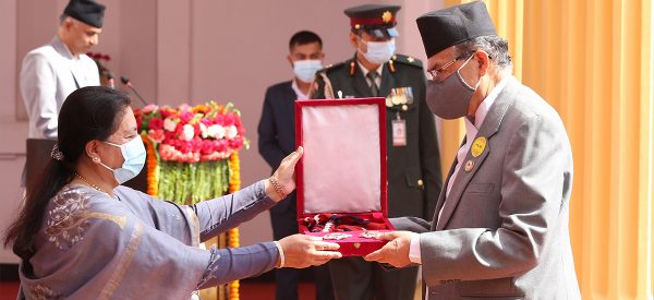 राष्ट्रपतिबाट पदक वितरण (तस्वीरहरूमा हेर्नुहोस्)