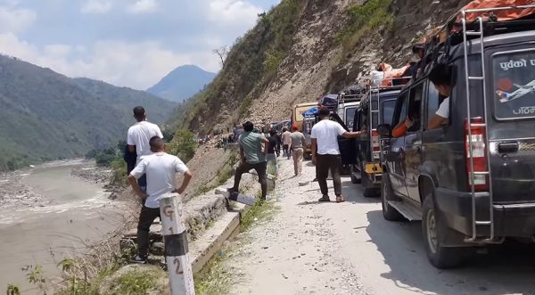 बीपी राजमार्ग राति सात घण्टा बन्द