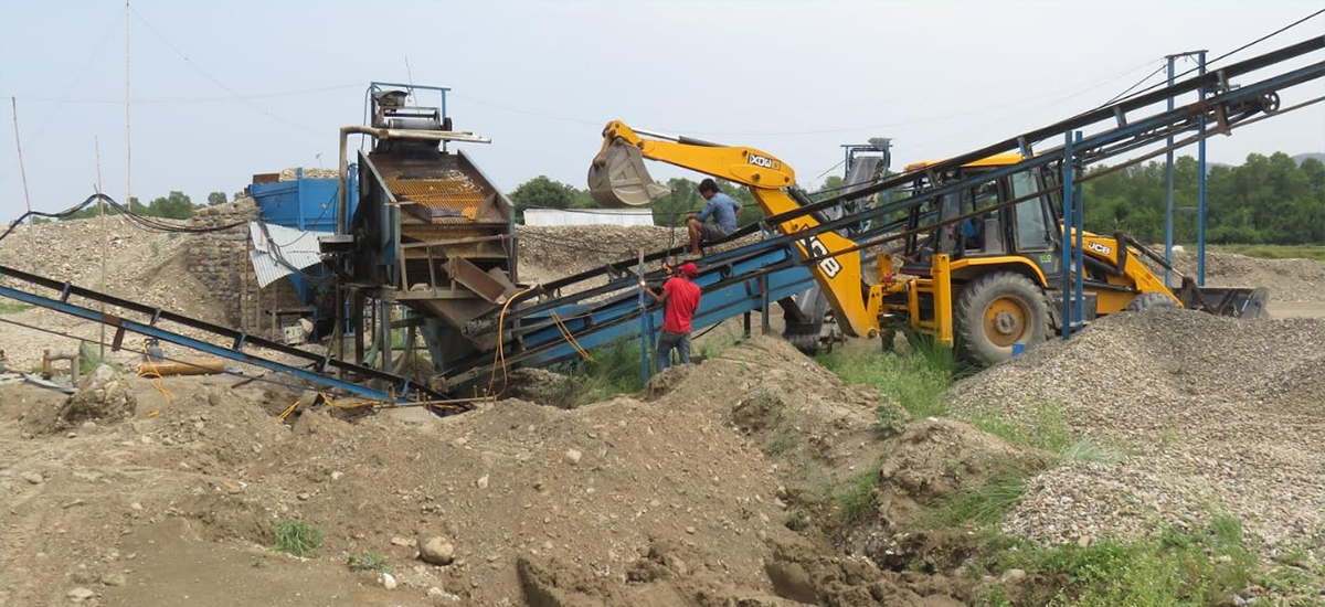 चितवनमा अवैधरूपमा सञ्चालित १८ क्रसर उद्योग बन्द