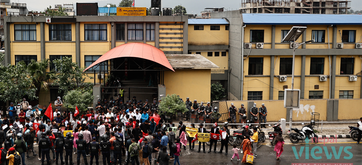 सत्तारुढ विद्यार्थी संगठनले घेरे आयल निगम