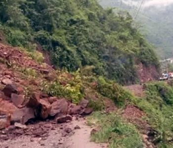 पाँच घण्टापछि सञ्चालनमा आयो बेसीसहर–चामे सडक