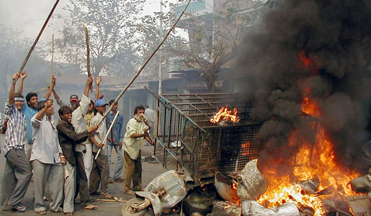 गुजरातको दंगा आरोपमा प्रधानमन्त्री मोदीलाई सफाइ