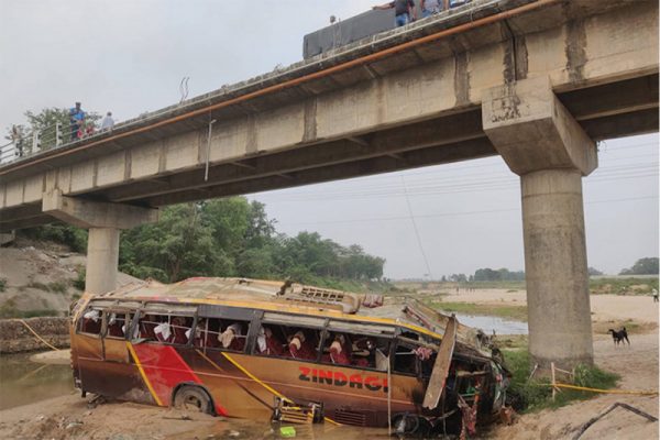 रूपन्देहीमा रोहिणी पुलबाट बस खस्दा नौजनाको निधन