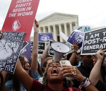 अमेरिकामा सर्वोच्च अदालतले खोस्यो गर्भपतन गर्न पाउने संवैधानिक अधिकार