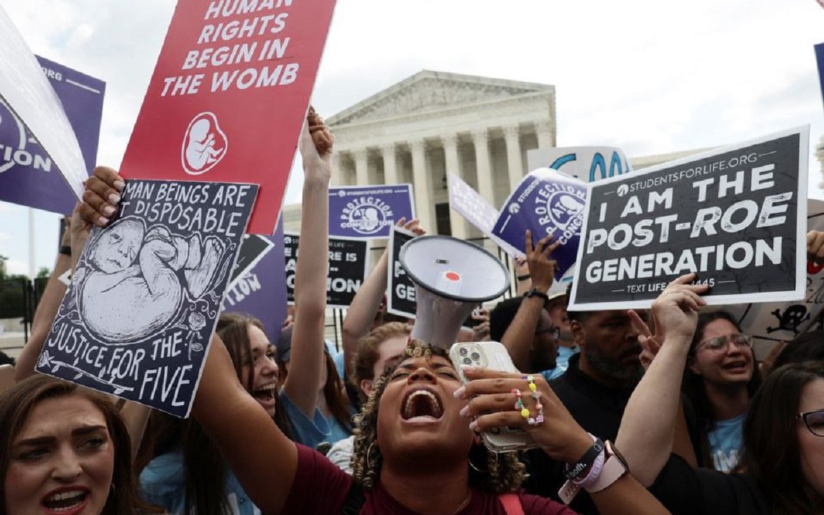 अमेरिकामा सर्वोच्च अदालतले खोस्यो गर्भपतन गर्न पाउने संवैधानिक अधिकार